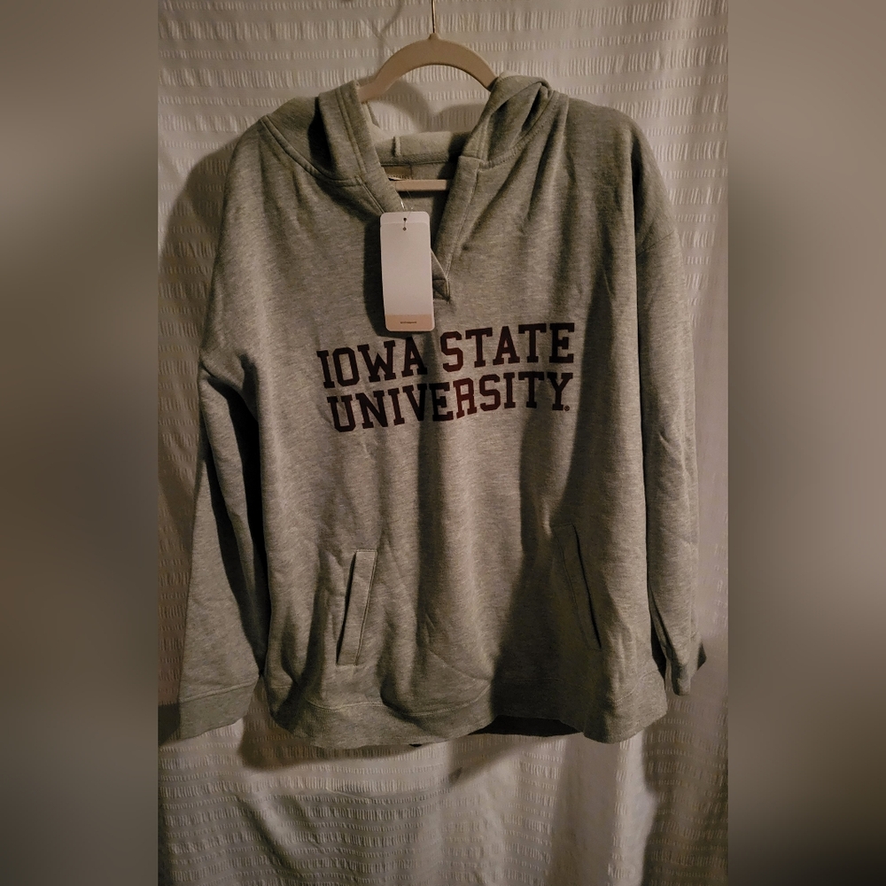 NWT Iowa State University hoodie sweatshirt.  Gray.  Size XL. V neck